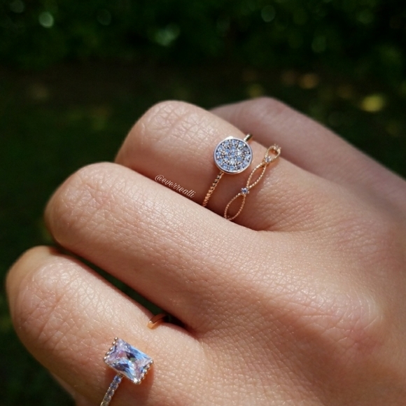 HP🌸Delicate Rose Gold Disc Circle Pave Ring - Picture 7 of 7